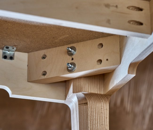 ​Professional Furniture Disassembly &amp; Reassembly Services by Stress Re-Movers in Edmonton and Surrounding Areas